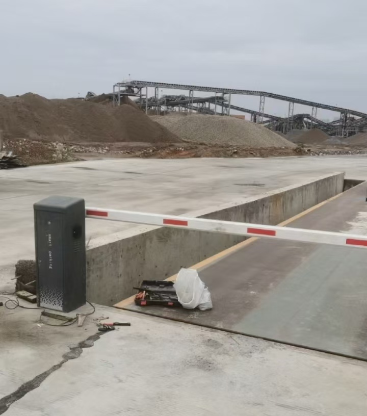 停车场车牌自动识别道闸图片